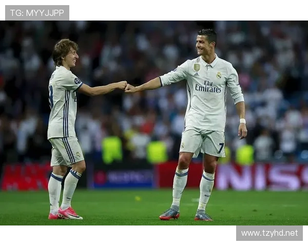 巴尔韦德接棒莫德里奇克罗斯：中场代际交接解析