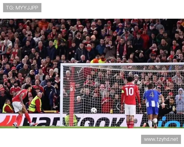 拜仁中场一乱，全队就失控？表面强攻不断，实则节奏全无