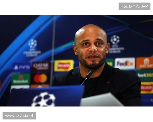 孔帕尼走下球场那一刻，穿得比明星还讲究，谁看了不想问问钱包藏哪了？