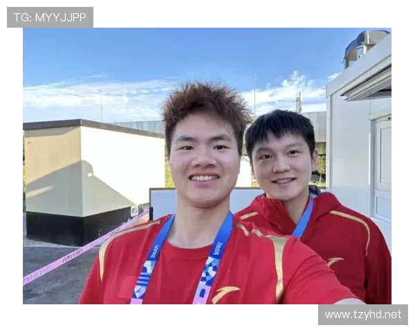 梁伟铿赛场外居然这么会花钱？看他钱包厚度我都怀疑生活费从哪来