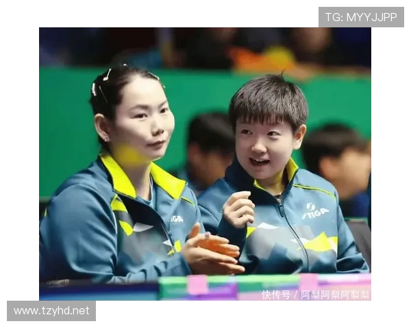 何卓佳这生活真不像跳台上的样子，谁能想到她私下竟然这么会宠娃？