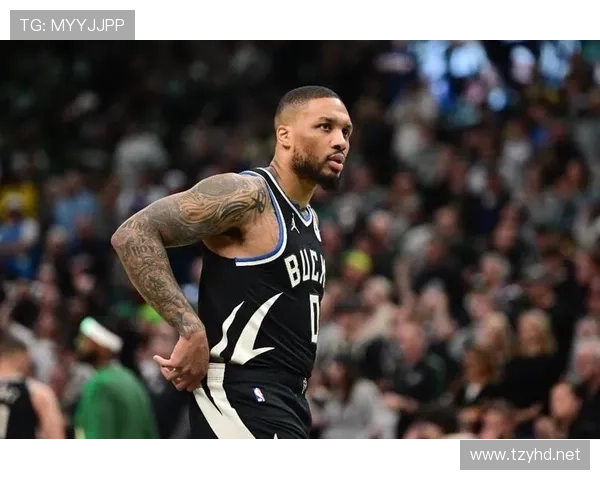 利拉德休赛期天天喝蛋白粉当水，结果夏天晒成黑巧还说自己没练